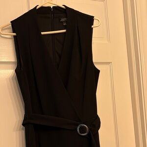 Tahari Arthur S. Levine blk sleeveless jumpsuit with V-neck and belted waist